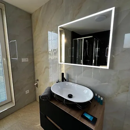 Grand Hyatt Appartments *